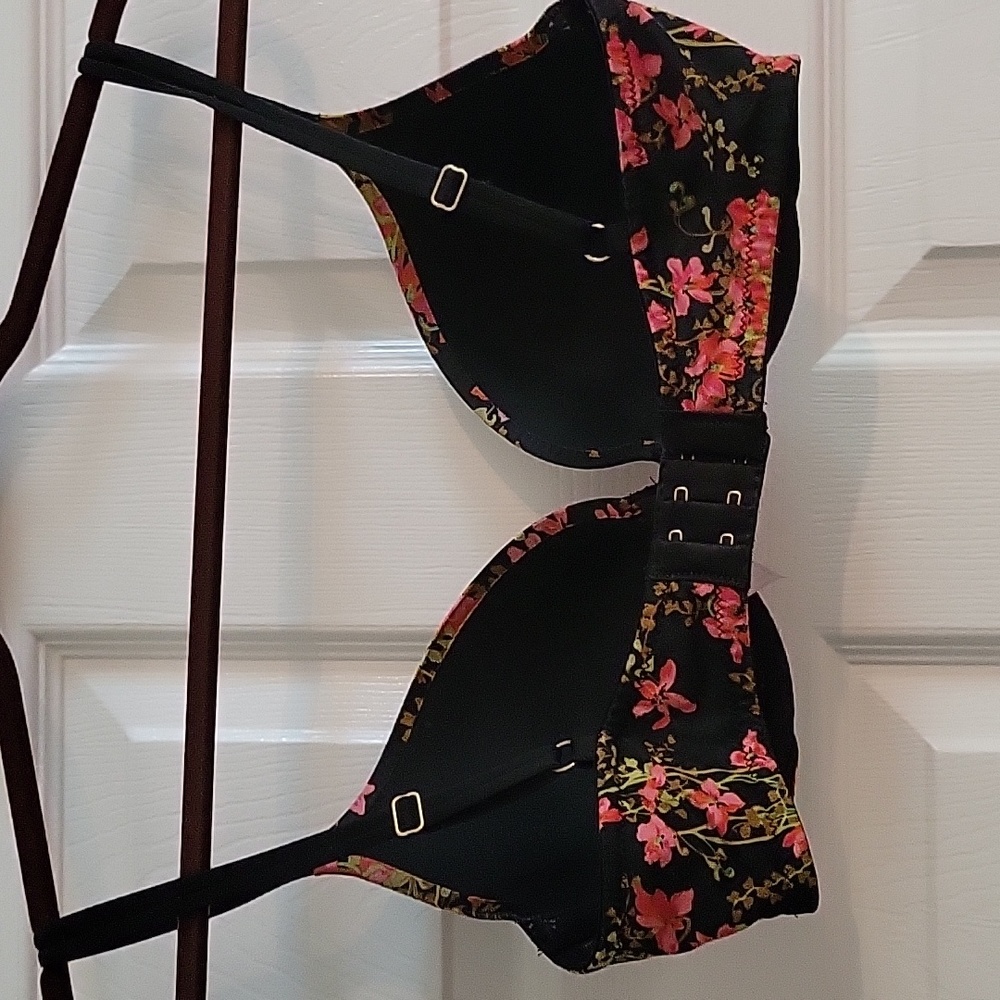 Victoria's Secret Very Sexy Push Up Bra - Picture 2 of 4